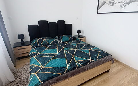 Korzo: Lit, Chambre, Meubles, Literie, Sol, Drap De Lit, Bois, Sol, Design Intérieur, Linge