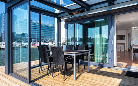 Villa Helmi: Sol, Sol, Design Intérieur, Verre, Appartement, Dur, Parquet, Balcon, Plate-Forme, Bâtiment Commercial