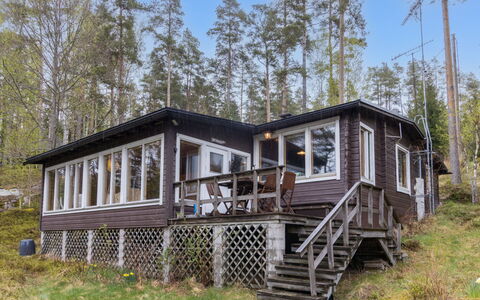 Villa Jumalvik: Bois, Domicile, Chalet, Porche, Cabane En Rondins, Dur, Tache De Bois, Des Bois, Siding, Batiments Jardin