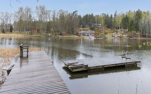 Villa Jumalvik: Arbre, Banque, Zone Rurale, Lac, Quai, Étang, Chalet, Réservoir