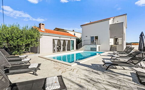 Feniks: Zone Résidentielle, Piscine, Domicile, Biens, Villa, Recours, Ville Resort, Eco Hôtel, Hôtel