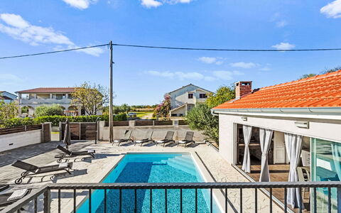 Feniks: Bleu, Piscine, Zone Résidentielle, Recours, Composite, Eco Hôtel, Ombre, Mobilier De Jardin, Villa, Biens