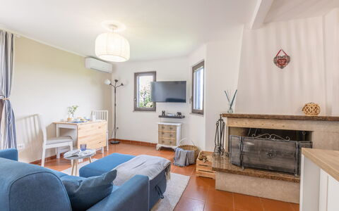 La Terrazza nel Borgo: Meubles, Design Intérieur, Sol, Sol, Bois, Pièce, Plafond, Canapé, Salon, Table