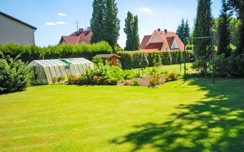 Forestside Villa: Jardin, Arbuste, Pelouse, Lot Terre, Arrière-Cour, Cour, Aménagement Paysager, Chalet, Prairie