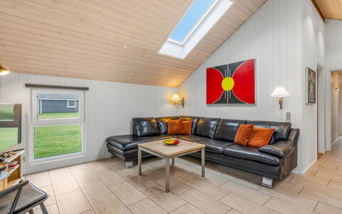 Swartebrand - 400M to the Fjord: Bois, Plafond, Sol, Design Intérieur, Sol, Pièce, Parquet, Dur, Salon, Grenier