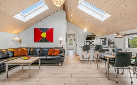 Swartebrand - 400M to the Fjord: Bois, Plafond, Design Intérieur, Sol, Domicile, Sol, Meubles, Pièce, Salon, Luminaire