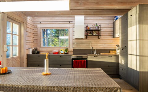 Villa Karmu: Cuisine, Meubles, Design Intérieur, Comptoir, Sol, Bois, Appareil De Cuisine, Plafond, Principaux Appliance, Sol