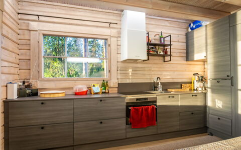Villa Karmu: Cuisine, Sol, Bois, Comptoir, Meubles, Design Intérieur, Appareil De Cuisine, Cabinetry, Principaux Appliance, Sol
