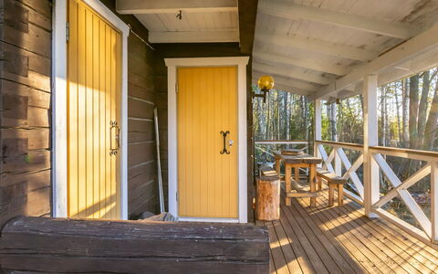 Villa Karmu: Bois, Sol, Sol, Dur, Parquet, Tache De Bois, Planche, Domicile, Porte, Porche