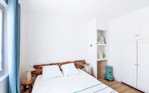 Abbé Prevost: Meubles, Lit, Design Intérieur, Chambre, Bois, Literie, Sol, Drap De Lit, Linge, Sol