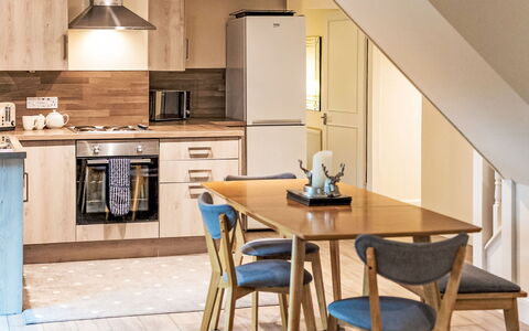 Dalnaglar Cottage: Meubles, Design Intérieur, Sol, Bois, Sol, Chaise, Pièce, Cuisine, Table, Plafond