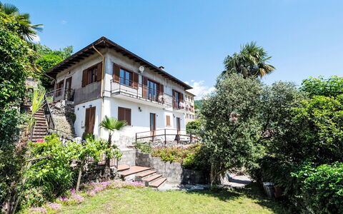 Mergozzo (Lago di Mergozzo) 260: Mur, Quartier, Ville, Porte, Rue, Ruelle, Pavé, Balcon, Allée, Plante D'Appartement
