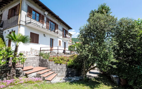 Mergozzo (Lago di Mergozzo) 260: Mur, Quartier, Ville, Porte, Rue, Ruelle, Pavé, Balcon, Allée, Plante D'Appartement