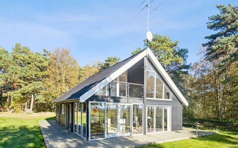 Aman - 100M from the Sea: Herbe, Bois, Zone Rurale, Arbuste, Chalet, Toit, Plaine, Lot Terre, Domicile, Couverture De Sol