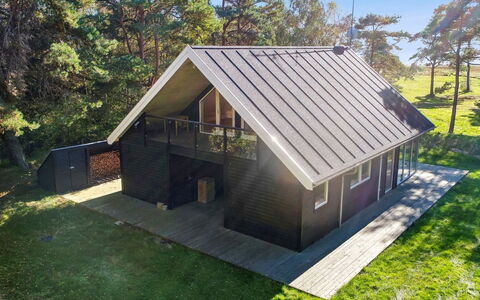 Aman - 100M from the Sea: Herbe, Bois, Zone Rurale, Arbuste, Chalet, Toit, Plaine, Lot Terre, Domicile, Couverture De Sol