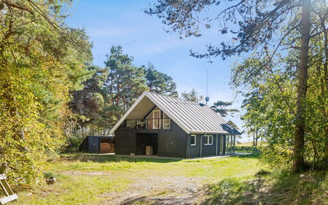 Aman - 100M from the Sea: Herbe, Bois, Zone Rurale, Arbuste, Chalet, Toit, Plaine, Lot Terre, Domicile, Couverture De Sol