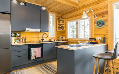 Tuulentupa: Cuisine, Appareil De Cuisine, Comptoir, Design Intérieur, Bois, Sol, Meubles, Cabinetry, Principaux Appliance, Plafond
