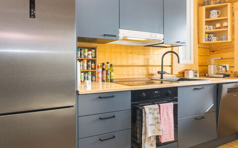 Tuulentupa: Appareil De Cuisine, Cuisine, Comptoir, Cabinetry, Meubles, Principaux Appliance, Design Intérieur, Sol, Bois, Électroménager