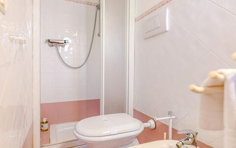 Fano Mare: Design Intérieur, Sol, Sol, Pièce, Plafond, Luminaire Plomberie, Salle De Bains, Plomberie, Toilette, Robinet