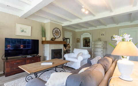 Villa Esterel: Meubles, Design Intérieur, Canapé, Sol, Mur, Bois, Salon, Plafond, Pièce, Sol