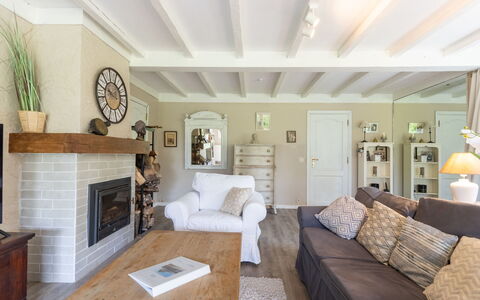 Villa Esterel: Meubles, Design Intérieur, Canapé, Mur, Sol, Bois, Plafond, Salon, Pièce, Sol