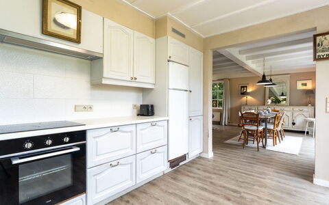 Villa Esterel: Sol, Bois, Design Intérieur, Cabinetry, Meubles, Cuisine, Comptoir, Sol, Plafond, Parquet