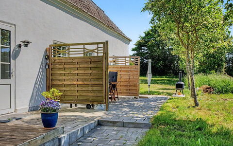 Mynthe - 750M from the Sea: Bois, Jardin, Dur, Tache De Bois, Mobilier De Jardin, Clôture, Arrière-Cour, Aménagement Paysager, Accueil Escrime, Planche