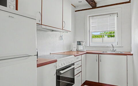 Mynthe - 750M from the Sea: Sol, Bois, Sol, Design Intérieur, Cuisine, Principaux Appliance, Cabinetry, Comptoir, Meubles, Plafond
