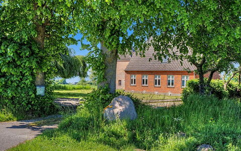 Mynthe - 750M from the Sea: Arbre, Herbe, Vert, Feuille, Arbuste, Maison, Domicile, Zone Rurale, Chalet
