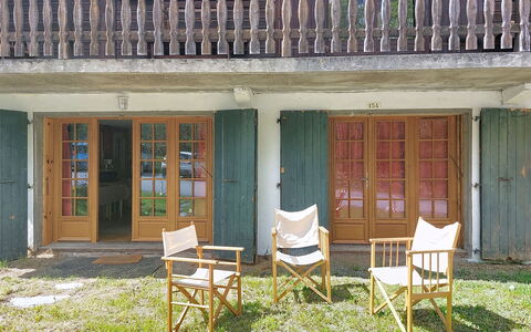 Le Baptieux: Bois, Meubles, Porte, Dur, Ombre, Tache De Bois, Chaise, Mobilier De Jardin, Tableau De Plein Air, Porche