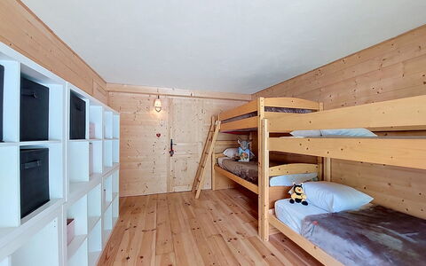 Le Baptieux: Bois, Plafond, Lit Superposé, Pièce, Tache De Bois, Dur, Dortoir, Planche, Lumber, Cabane En Rondins