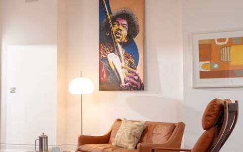 Jimi Hendrix: Meubles, Design Intérieur, Sol, Sol, Bois, Parquet, Salon, Éclairage, Plafond, Chaise