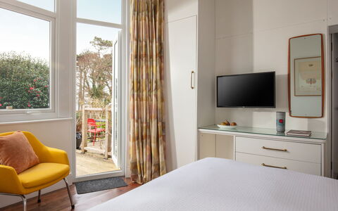 Prince: Design Intérieur, Chambre, Meubles, Sol, Appartement, Domicile, Pièce, Drap De Lit, Lit, Literie