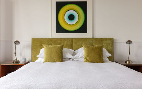 Elton John & Friends: Meubles, Design Intérieur, Chambre, Lit, Mur, Literie, Drap De Lit, Bois, Jaune, Sol