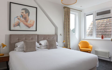 David Bowie & Friends: Chambre, Design Intérieur, Literie, Lit, Drap De Lit, Meubles, Linge, Domicile, Oreiller, Appartement