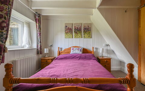 Moalnaceap: Design Intérieur, Meubles, Sol, Chambre, Sol, Bois, Lit, Plafond, Drap De Lit, Pièce