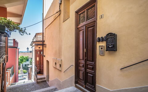Bacolla: Porte, Balcon, Ruelle, Peindre, Escaliers, Accueil Porte, Balustrade
