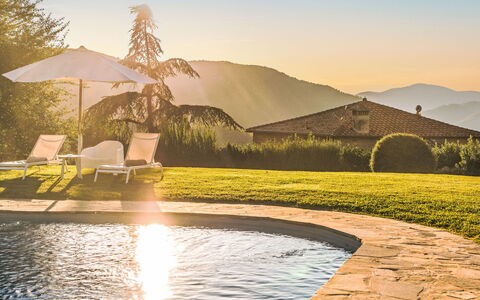 La Noce: Colline, Paysage Naturel, Paysage, Chaîne De Montagnes, Lumière Du Soleil, Lever Du Soleil, Mobilier De Jardin, Vallée, Piscine, Réflexion
