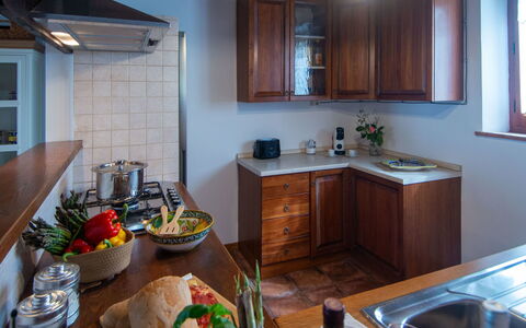 Casa dei Nonni: Meubles, Cuisine, Comptoir, Appareil De Cuisine, Design Intérieur, Bois, Cabinetry, Principaux Appliance, Sol, Plafond