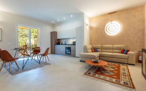 Fefè: Meubles, Design Intérieur, Sol, Sol, Mur, Bois, Plafond, Pièce, Canapé, Salon