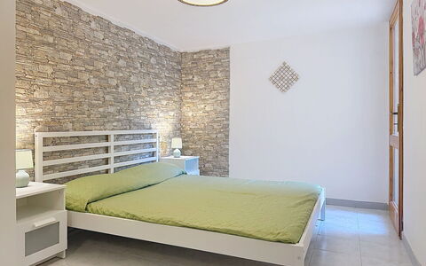 Belvedere Porto Sa Ruxi: Lit, Meubles, Chambre, Design Intérieur, Sol, Mur, Sol, Literie, Bois, Drap De Lit