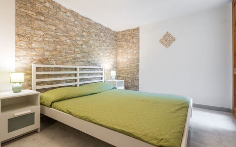 Villa sulla Roccia: Lit, Chambre, Design Intérieur, Meubles, Literie, Sol, Sol, Drap De Lit, Bois, Plafond