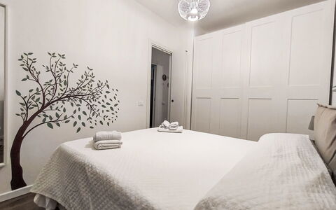 Last Sun Roccella: Lit, Literie, Meubles, Design Intérieur, Chambre, Drap De Lit, Mur, Sol, Sol, Pièce