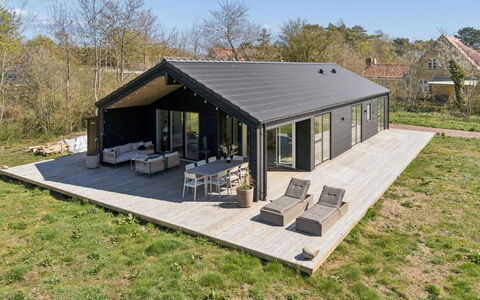 Arisa - 1.2Km from the Sea: Meubles, Mobilier De Jardin, Vaisselle, Table, Drinkware, Chaise, Tableau De Plein Air, Aliments, Bouteille