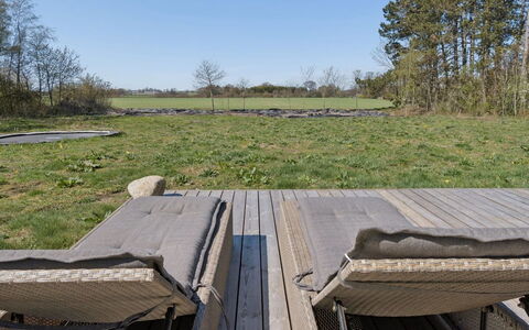 Arisa - 1.2Km from the Sea: Meubles, Mobilier De Jardin, Vaisselle, Table, Drinkware, Chaise, Tableau De Plein Air, Aliments, Bouteille