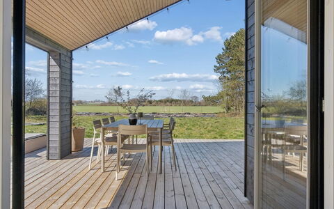 Arisa - 1.2Km from the Sea: Meubles, Mobilier De Jardin, Vaisselle, Table, Drinkware, Chaise, Tableau De Plein Air, Aliments, Bouteille