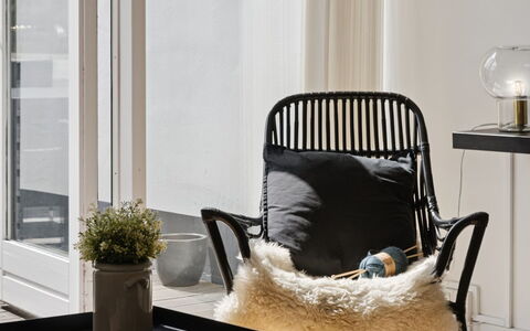 Benthe - 100M from the Sea: Meubles, Design Intérieur, Chaise, Salon, Coussin, Pièce, Throw Pillow, Osier, Matériau Naturel, Oreiller
