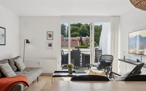 Benthe - 100M from the Sea: Meubles, Design Intérieur, Sol, Mur, Sol, Canapé, Salon, Bois, Plafond, Table