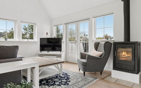 Franka - 1.1Km from the Sea: Sol, Meubles, Sol, Design Intérieur, Bois, Foyer, Parquet, Salon, Pièce, Canapé