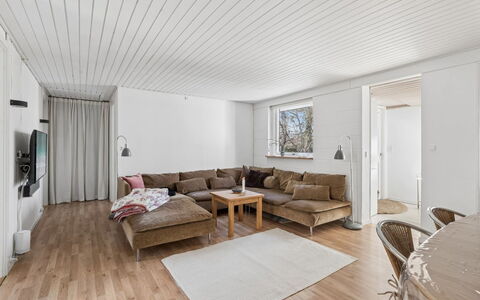 Pihla - 1Km from the Sea: Végétation, Arbuste, Printemps, Chalet, Jardin, Ombre, Arrière-Cour, Cour, Chaise